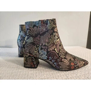 NWOB Alex Marie Tionna Block Heel Ankle Booties in Brocade Sz 5.5